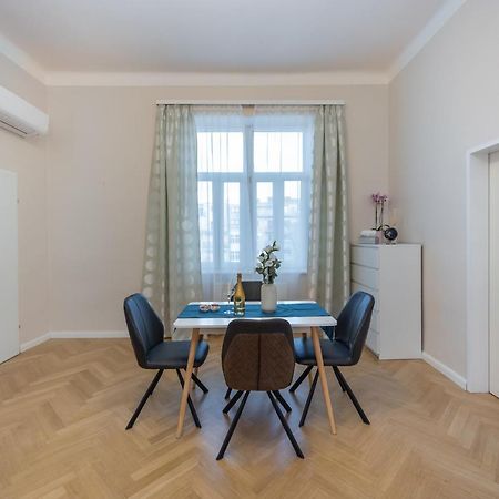 Charming Apartment Near Prater Vienna Exterior photo