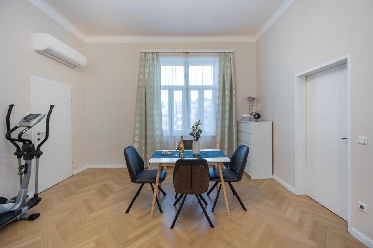 Charming Apartment Near Prater Vienna Exterior photo