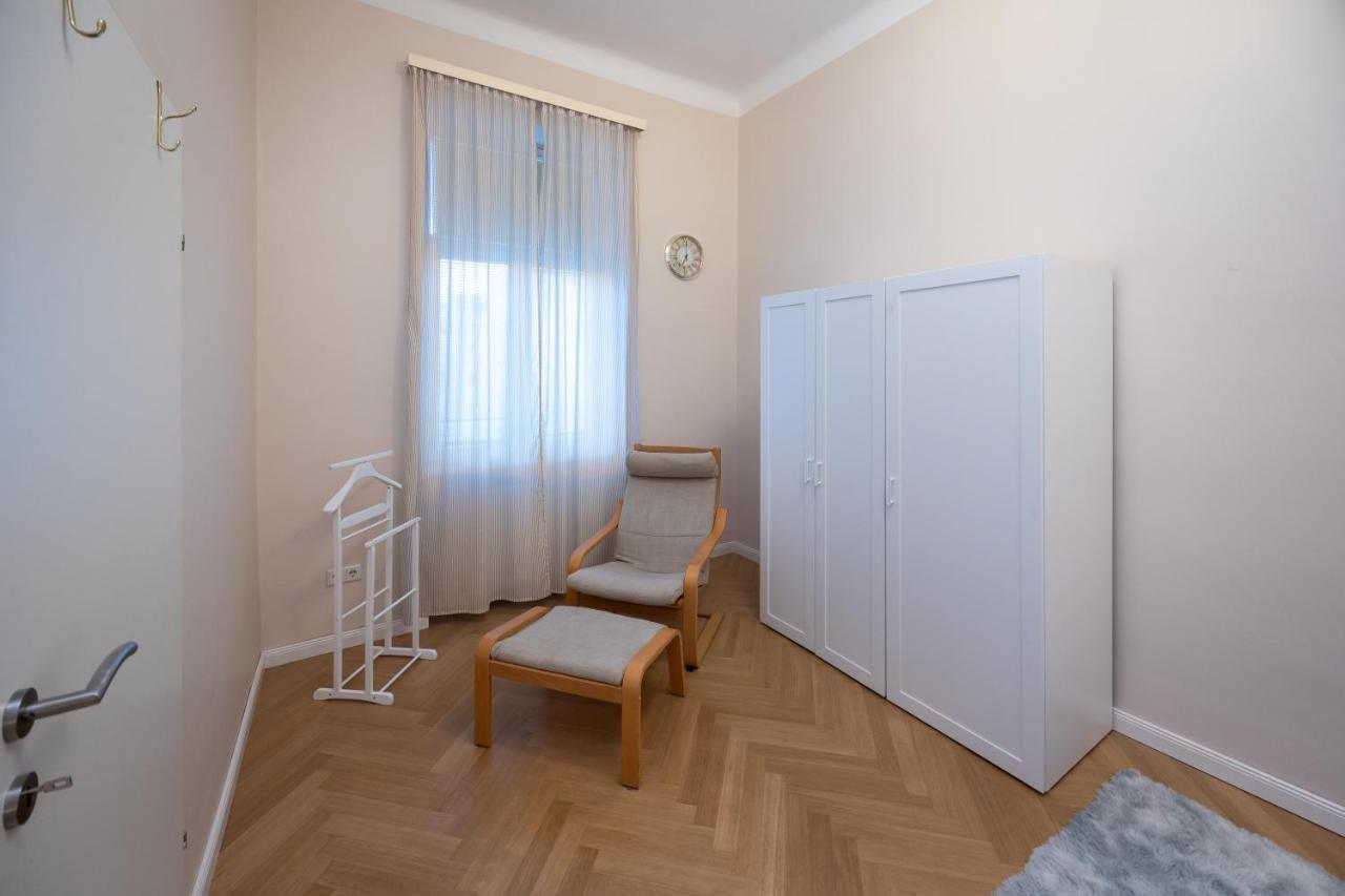 Charming Apartment Near Prater Vienna Exterior photo