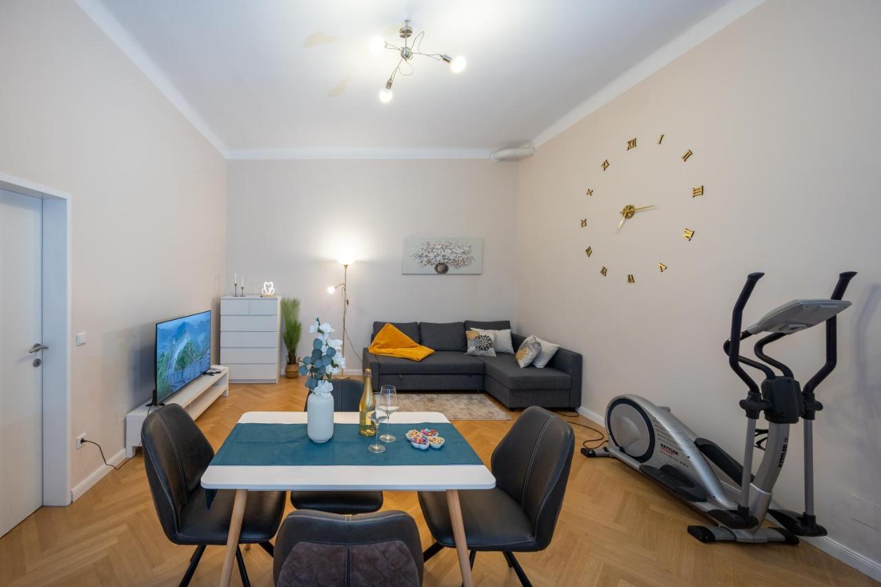 Charming Apartment Near Prater Vienna Exterior photo